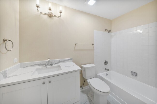 Building Photo - 507 W Parkside Dr