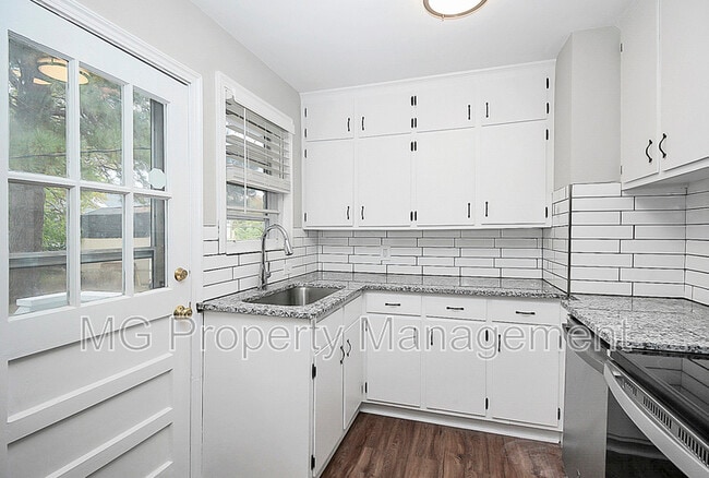 Building Photo - 1419 Herrin Ave