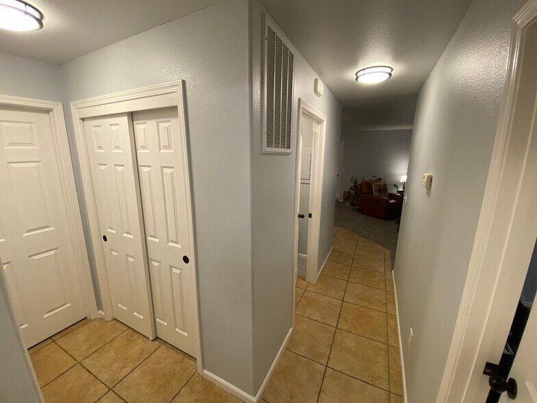Hallway with a closet - 2122 Howard St