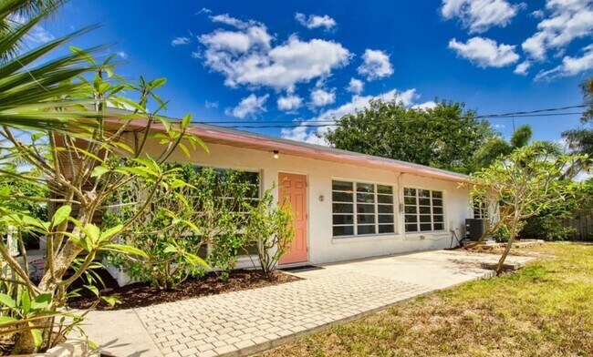 Building Photo - Beach Bungalow on Venice Island ~ Coming J...