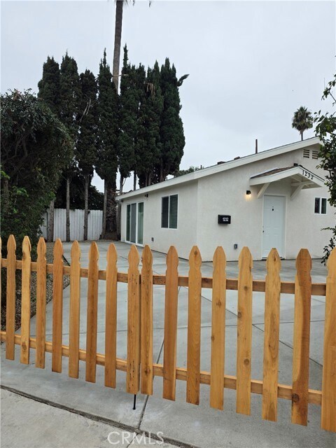 Primary Photo - 1232 W Palm Ave