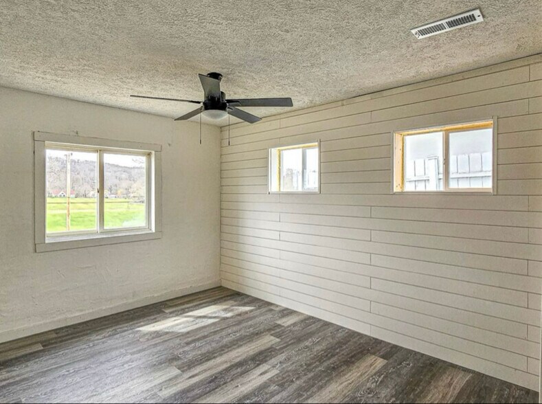 Building Photo - 1123 OH-552