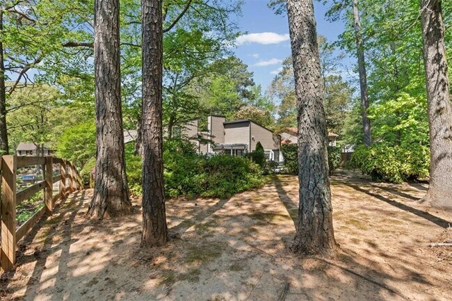 Building Photo - 2420 Castle Ln NE