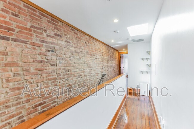 Building Photo - 2802 E Fairmount Ave