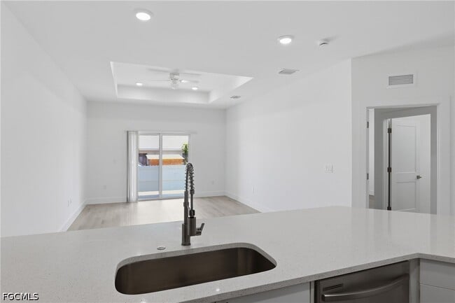 Building Photo - 723 Ivan Ave S
