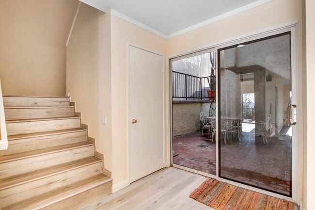 Building Photo - La Canada Townhouse In the Golf Course Com...