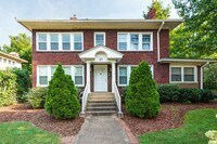 Building Photo - Central - Beautifully Restored and Updated Apartment