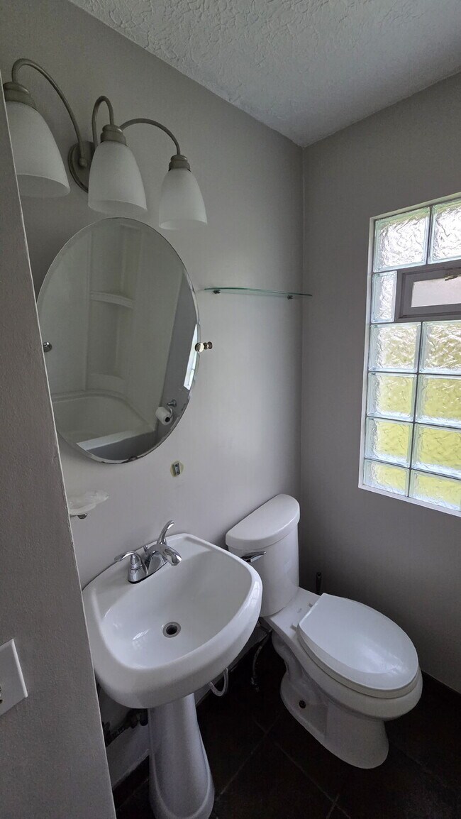 Building Photo - "4-Bed Home in Maple Heights!"