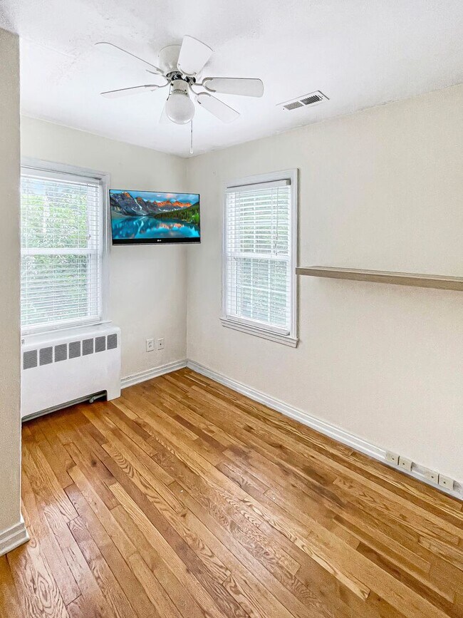 Building Photo - Holiday Special! Majestic single-family home!!! – No Application Fee This Season!