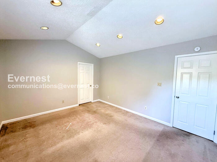 Building Photo - 713 Carr Ave