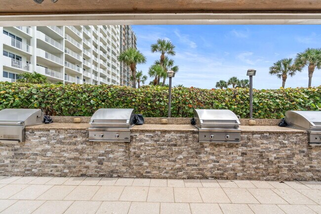 Building Photo - 4301 N Ocean Blvd