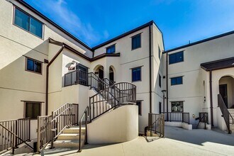 Building Photo - Boutique Condo in Bethesda 1+1 Updated Condo & Reserved Parking space