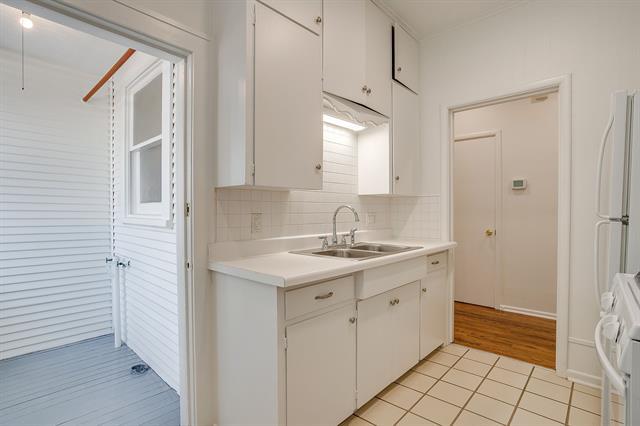 Building Photo - 1622 Mistletoe Blvd