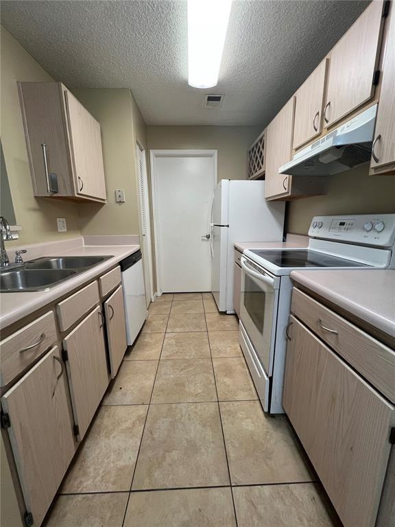 Building Photo - 709 Secret Harbor Ln