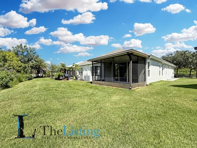 Building Photo - 7411 Surrey Wood Ln