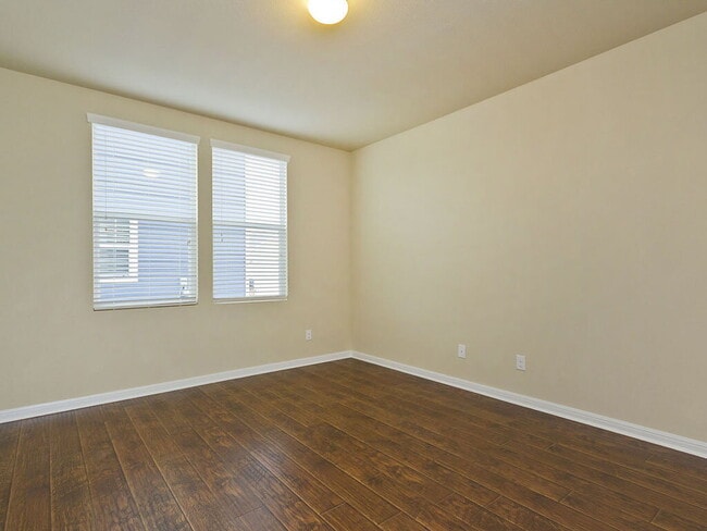 Building Photo - 335 Rachel St