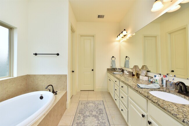 Building Photo - 13117 Stoneleigh Terrace Dr