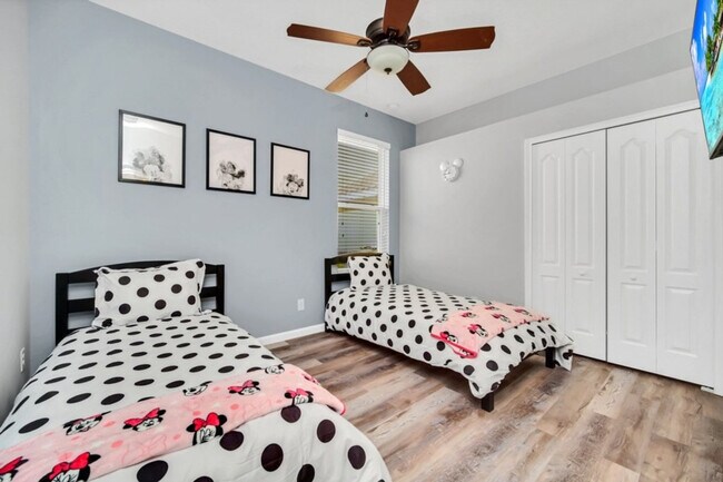 Building Photo - 4168 Oak Tree Dr