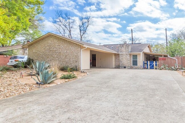 Building Photo - 2011 Meadowridge Dr