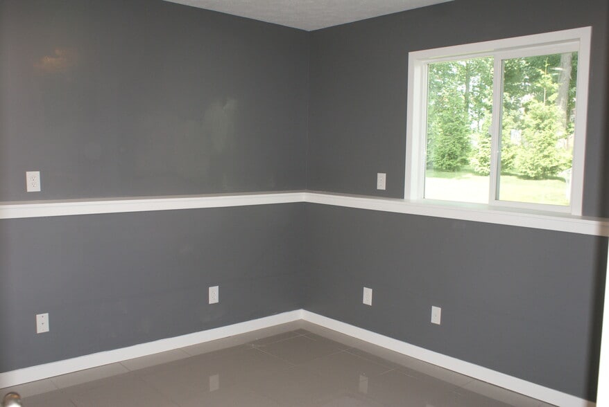 Building Photo - 11933 Maplegrove Dr