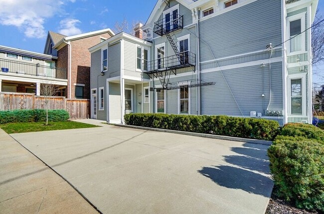 Building Photo - 2701 Cleinview Ave