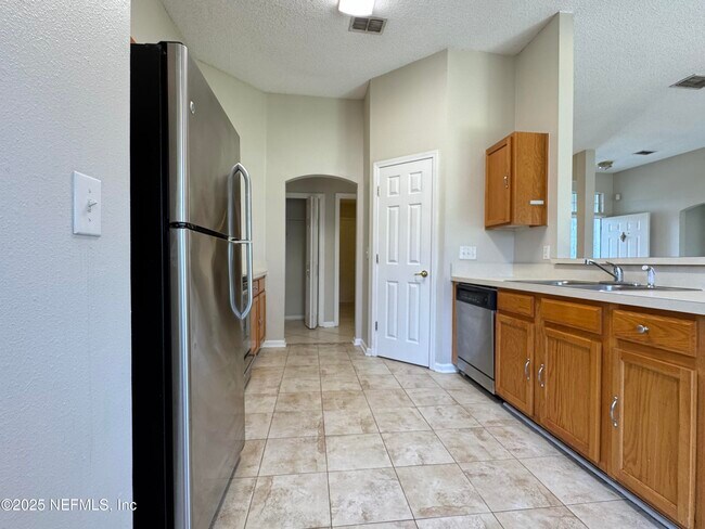 Building Photo - 6835 Otters Den Ct N
