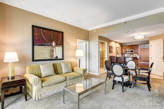 Building Photo - 4381 W Flamingo Rd