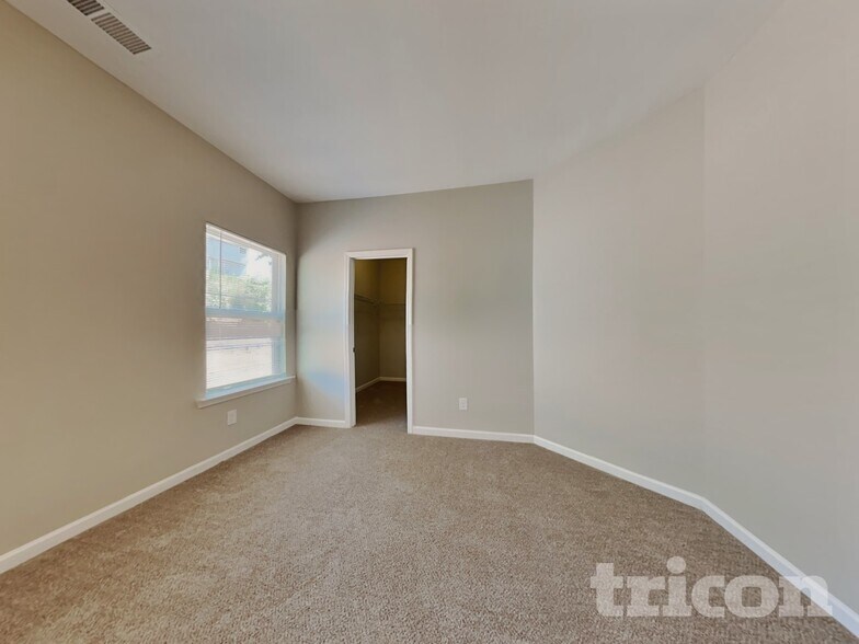 Building Photo - 4014 Sitka Dr