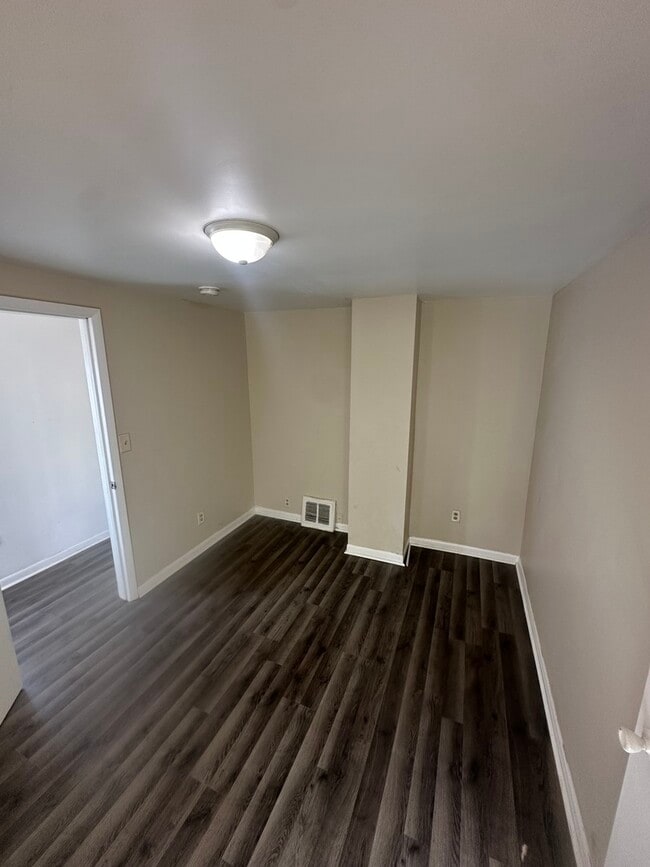 Building Photo - 554 W Station St