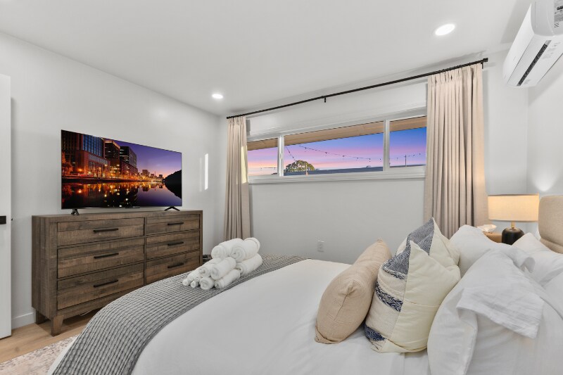 Building Photo - 4442 Clairemont Dr