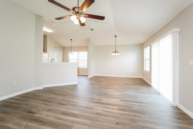 Building Photo - 2680 Creek Ridge Dr