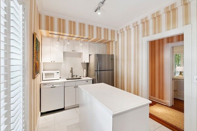 Building Photo - 151 S County Rd