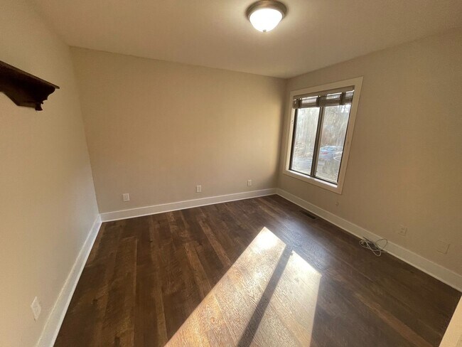 Building Photo - 3 Bedroom 3 Bath Beauty on Golf Course with Wet Bar and Storage Building