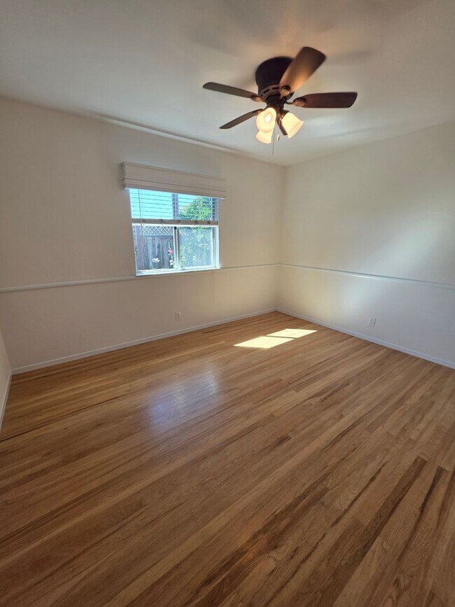 Building Photo - Delightful Single Story 2/2 with Expanded Bath and Beautiful Gardens