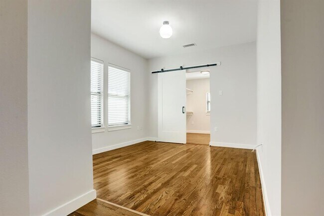 Building Photo - 1025 Adele St