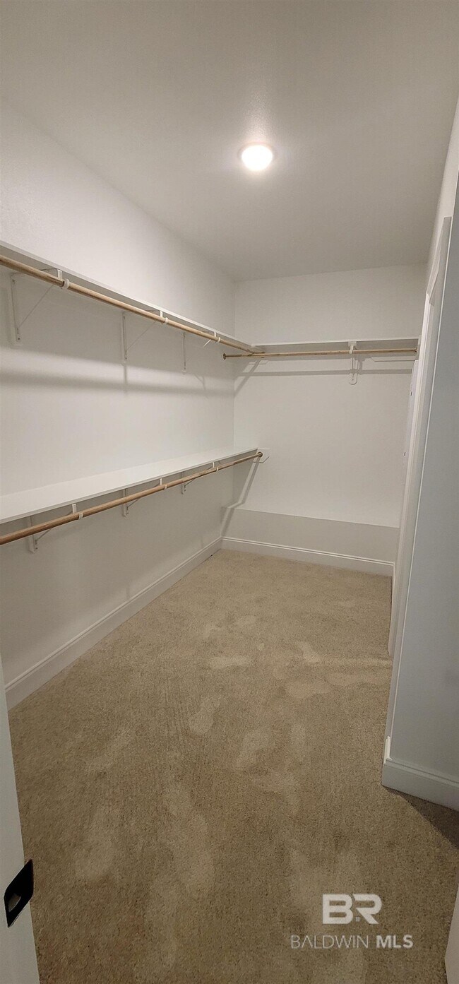 Building Photo - 6850 Summerset Dr