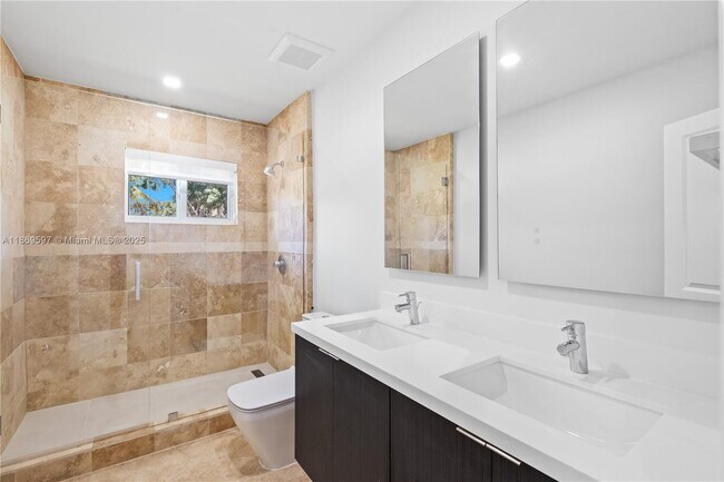 Building Photo - 7550 SW 127th St