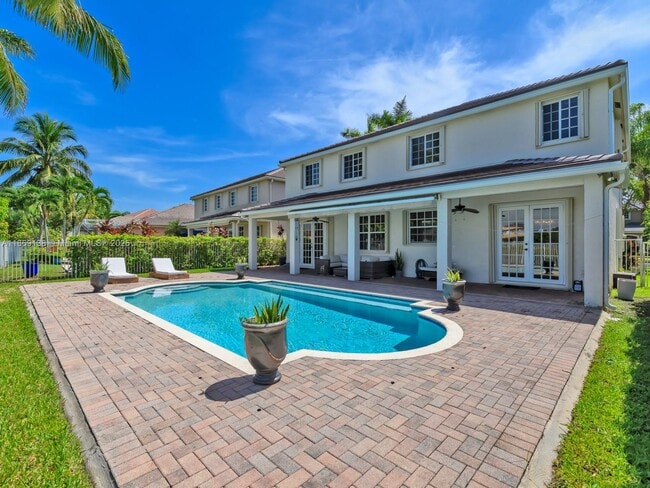 Building Photo - 4400 Fox Ridge Dr