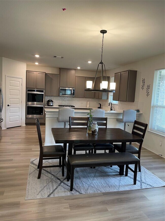 Building Photo - 1537 Sonny Dr