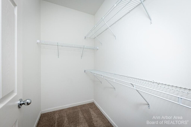 Building Photo - 8389 Ardmoor Dr