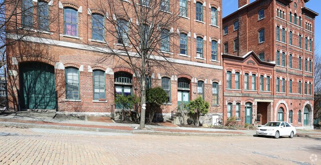 Building Photo - Hinckel Brewery Apartments