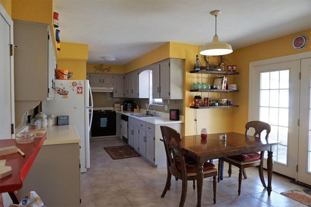 Building Photo - 2536 S McCann Ave