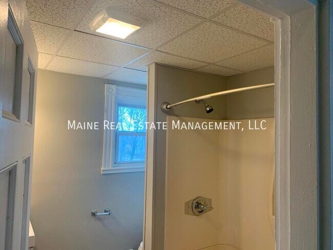 Building Photo - 372 Hammond St