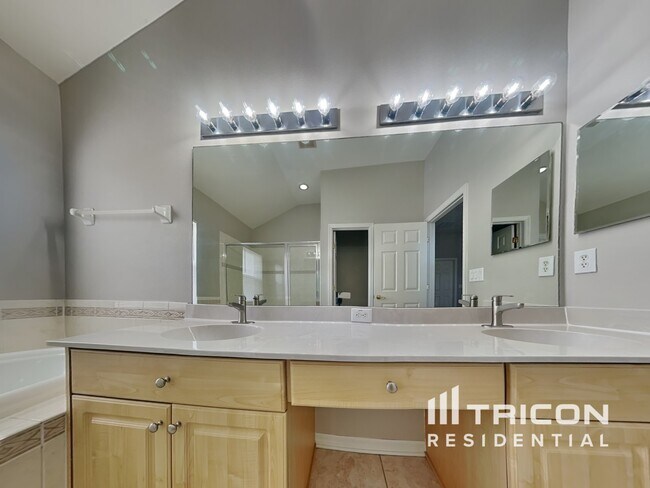 Building Photo - 5547 Braddock Dr