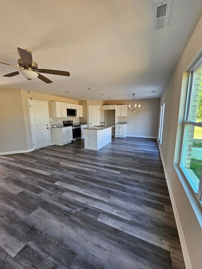 Building Photo - 1st Month Free!!