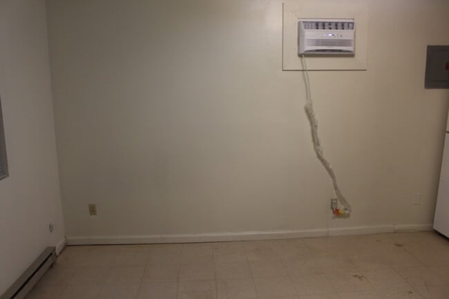 Building Photo - Adorable Studio Cottage in Central