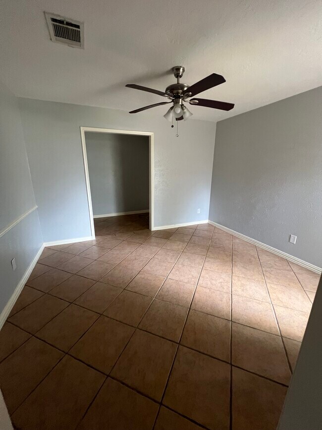 Building Photo - 14715 Spring Lake Dr