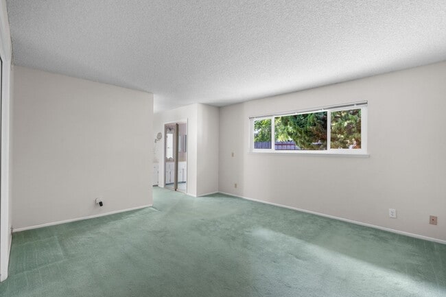 Building Photo - Beautifully Maintained Rental Home with an...