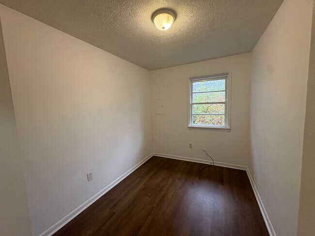 Building Photo - 920 Avery Dr