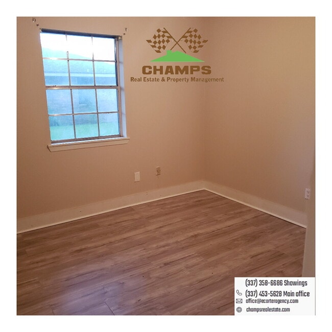 Building Photo - House available for rent in Lafayette.